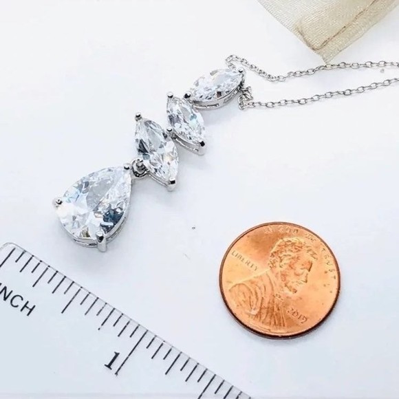 Sterling Silver Cubic Zerconia Pendant chain16" - Picture 5 of 6